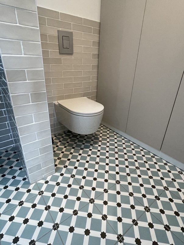 carrelage salle de bain toilette wc carreaux de ciment métro gris bleu mat