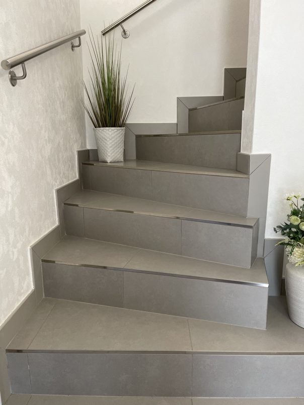 carrelage escaliers carreaux escalier gris