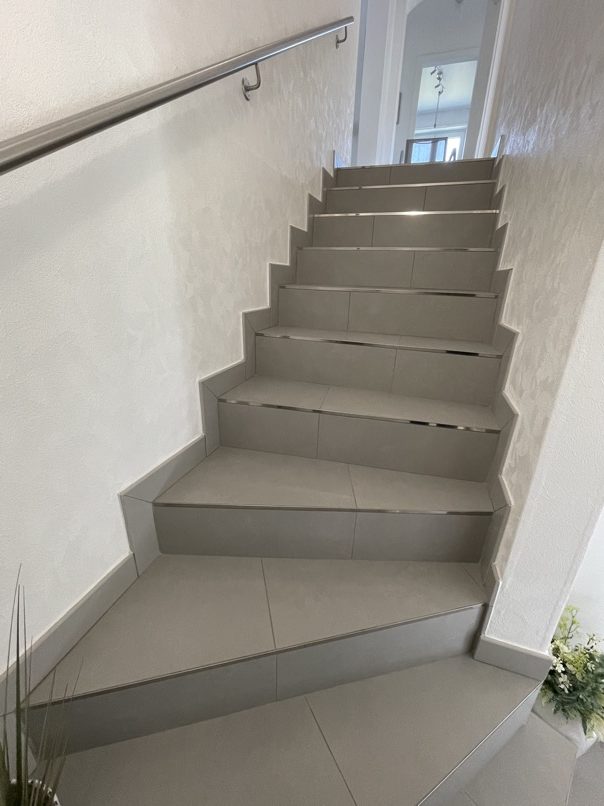 carrelage escaliers carreaux escalier gris
