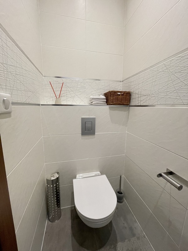 carrelage toilettes blanc wc relief motifs lignes