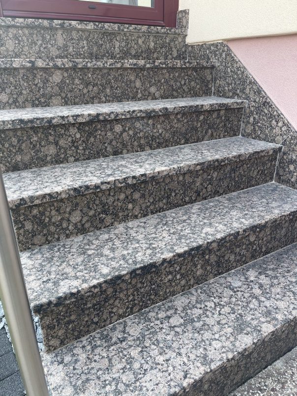 escalier granit baltic brown extérieur